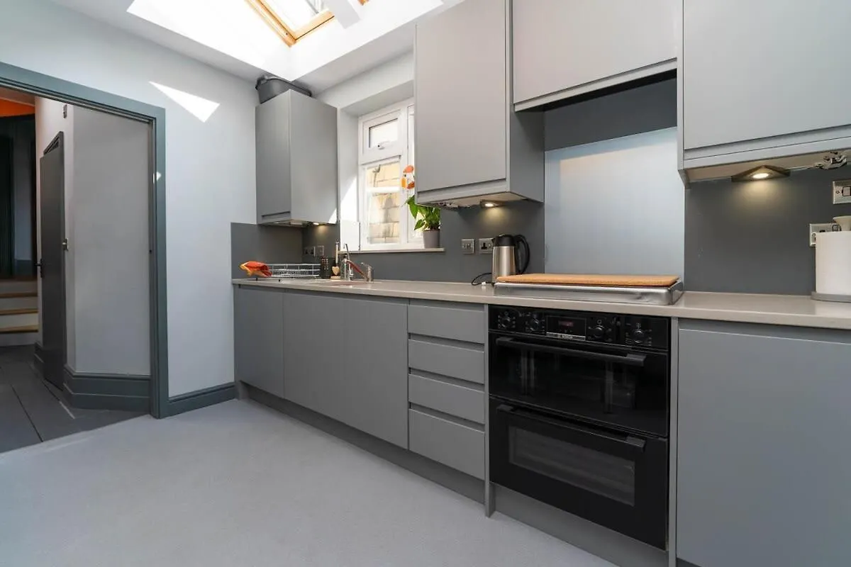 Apartment Host & Stay - Queens Maisonette Brighton